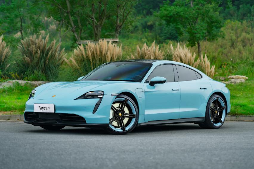 the first 800V platform electric vehicle (Taycan).jpg